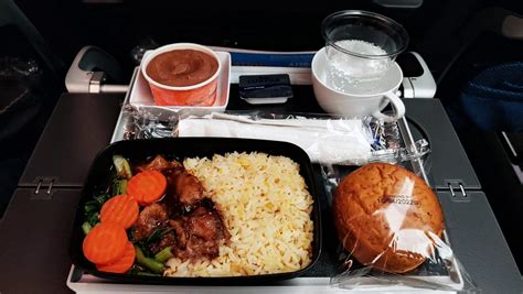 singapore airlines food menu economy class